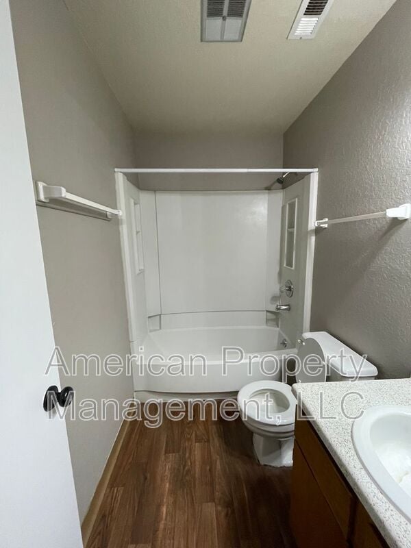 Building Photo - 13120 E 44th St