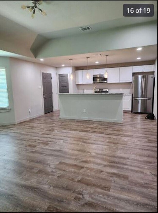 Building Photo - 4740 Fellows Ln