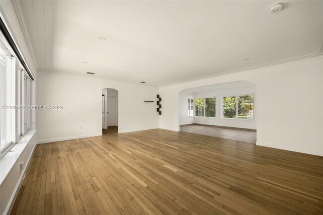 Building Photo - 7840 SW 71st Ave