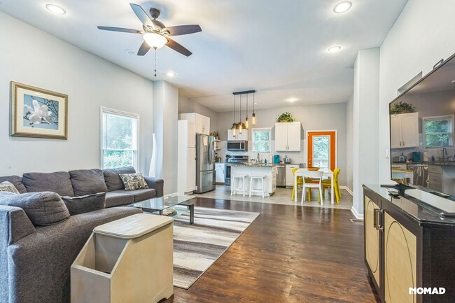 Building Photo - Spacious 4BR House in Atlanta