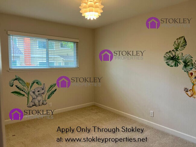 Building Photo - 1659 Siskiyou Dr