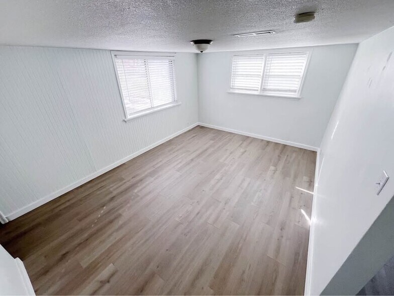 Building Photo - 971 E 300 S