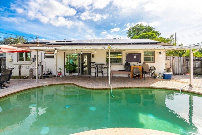 Building Photo - 6841 NW 7th Ct