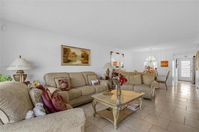 Building Photo - 3551 Inverrary Dr