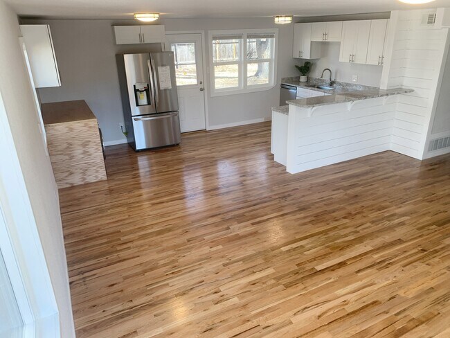 Building Photo - 2615 Meadowlark Ln