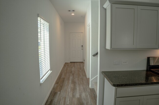 Building Photo - 5746 Hampton Vly Dr