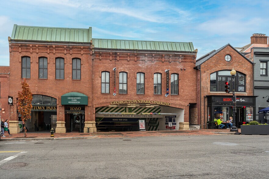 Walk to Georgetown Park Mall! - 1237 29th St NW