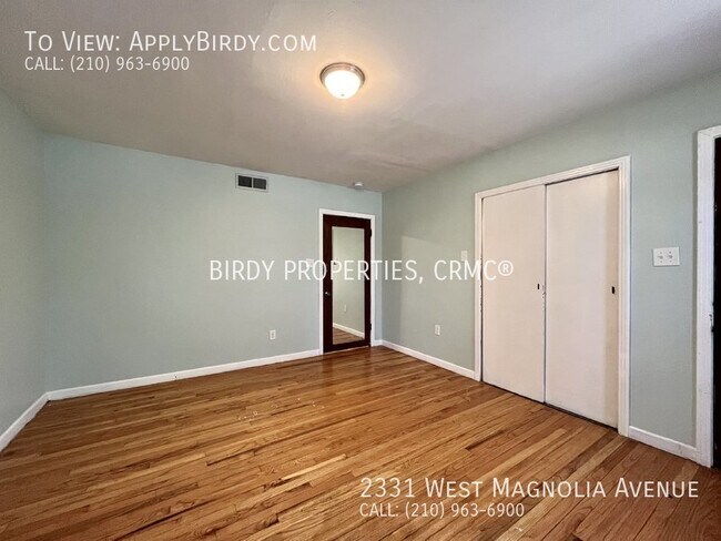 Building Photo - **3 Bed, 2 Bath Home with Detached Garage/...