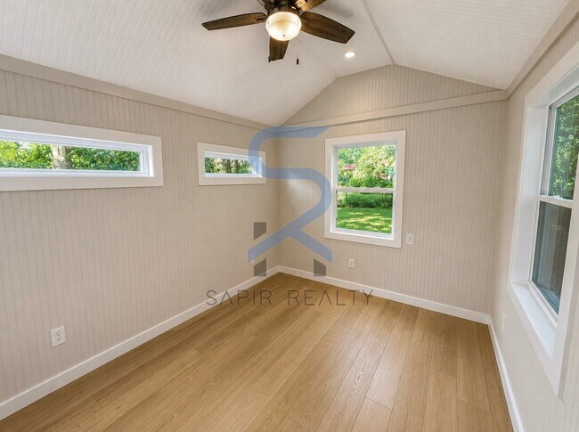 Building Photo - PRE-LEASING! Spacious & Stunning 5BR/3BA in the Heart of North Druid Hills