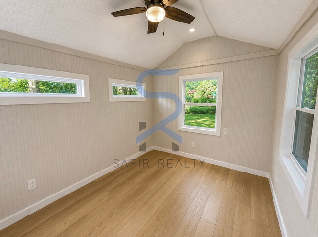 Building Photo - PRELEASING! Spacious & Stunning 5BR/3BA in the Heart of North Druid Hills
