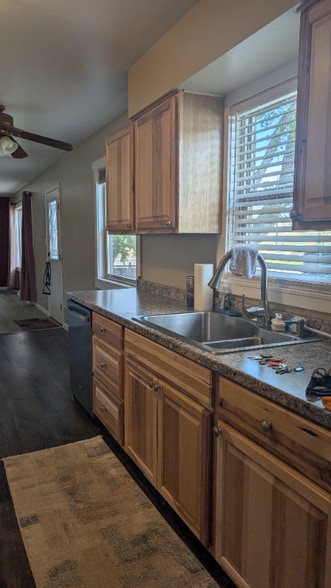 Building Photo - 8 17th Ave S