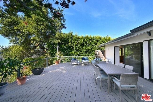 Building Photo - 2145 Linda Flora Dr