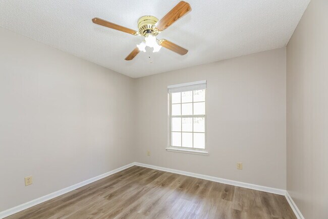 Building Photo - 2115 Center Way