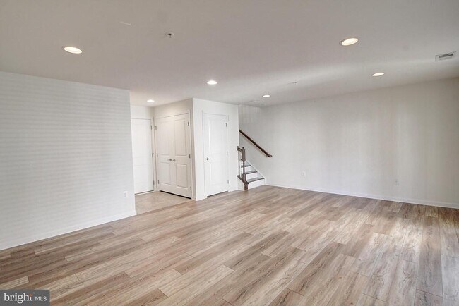 Building Photo - 5919 Leben Dr