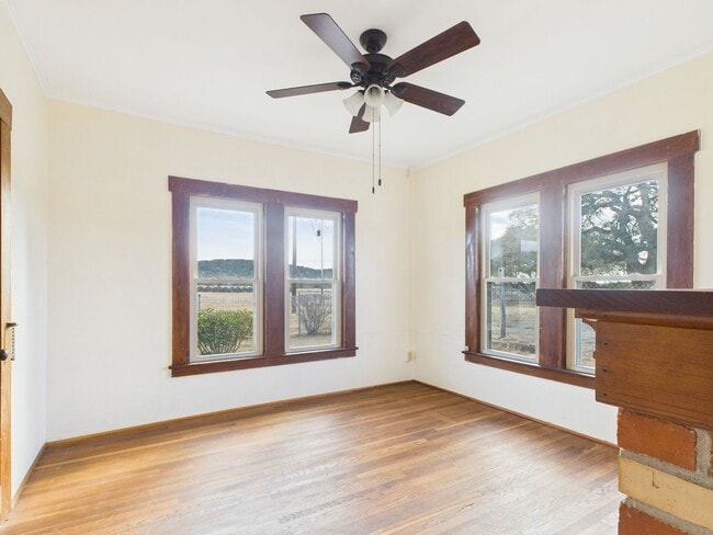 Building Photo - Beautiful Hill Country Farm House