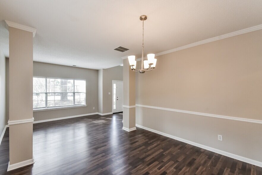 Building Photo - 19 Woodlake Dr