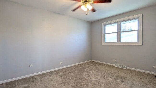 Building Photo - 2165 N Westmoreland Dr