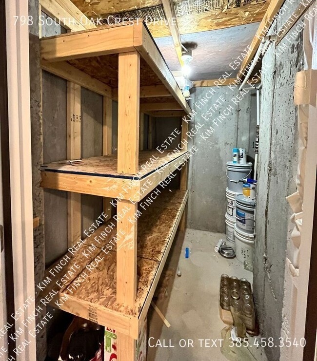 Building Photo - 798 S Oak Crest Dr