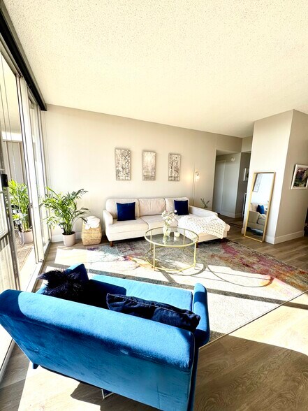 Building Photo - 633 Cowper St