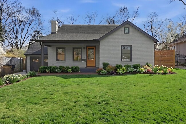 Building Photo - Stunning 5BR/3.5BA historic home located near Hillsboro Village!