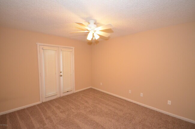 Building Photo - 13715 Richmond Park Dr N