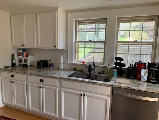 Building Photo - Single Family Located in a Quiet Residential Neighborhood