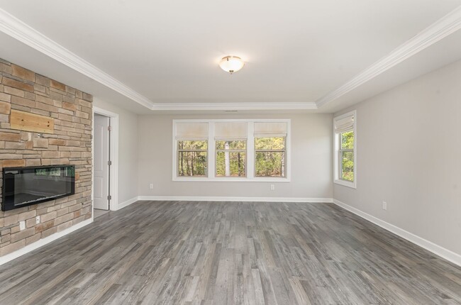 Building Photo - Gorgeous 5 Bedroom Home with First Floor I...