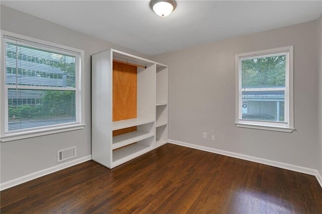 Building Photo - 2710 Dresden Dr