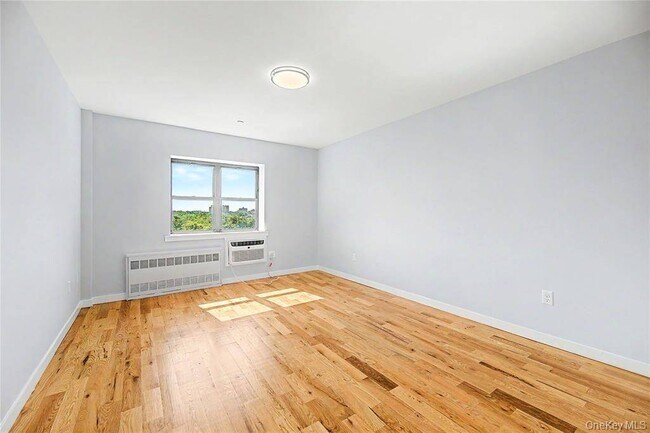 Building Photo - 671 Bronx River Rd