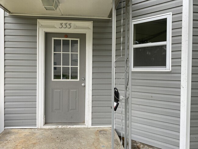 Building Photo - 333 Gardinier St