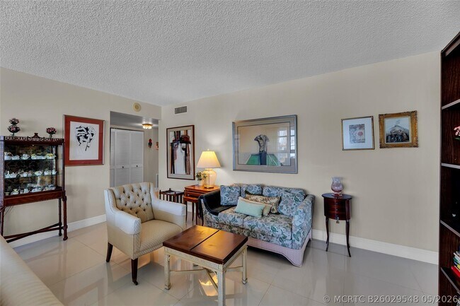 Building Photo - 1370 S Ocean Blvd