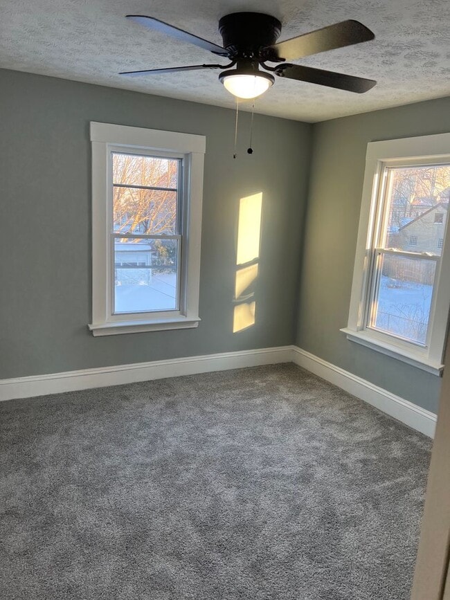 Building Photo - Gorgeous 4 bd, 2.5 bth Lakewood Stunner!