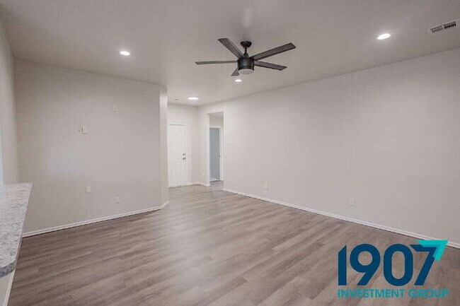 Building Photo - Modern & Spacious 3-Bedroom Home in Newcas...