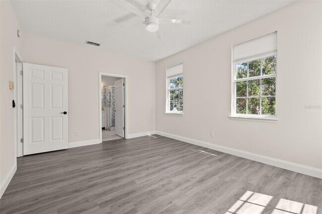 Building Photo - 212 Ficus St
