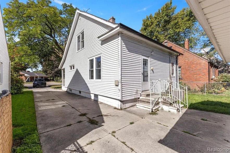 Building Photo - 3369 Pelham St