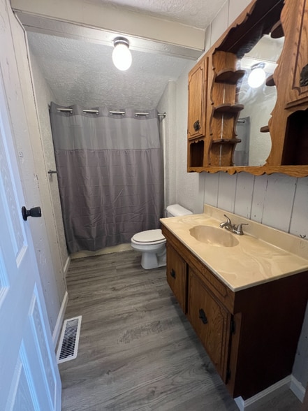 Building Photo - 108 E Cleveland St