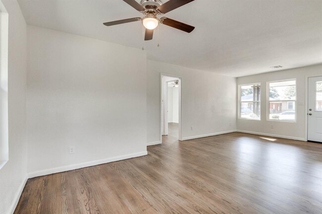 Building Photo - 2725 Texoma Dr