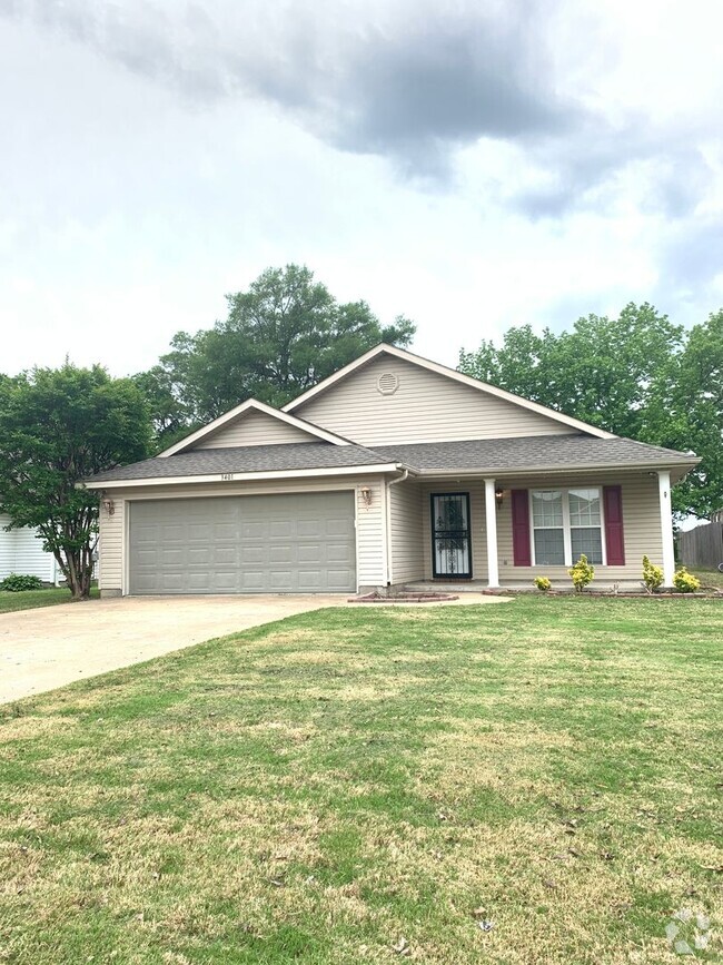Building Photo - 3bed/2bath Home south of bypass