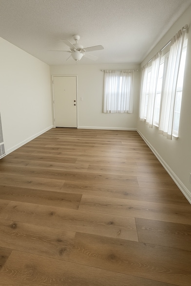 Building Photo - 1631 Del Amo Blvd