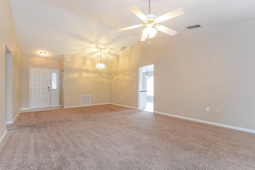 Building Photo - 1205 Oak Trace Dr