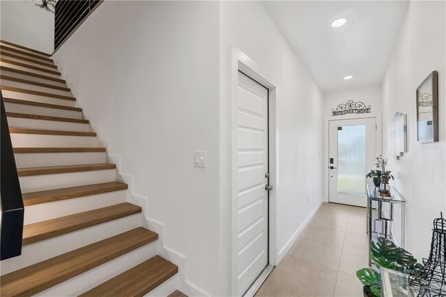 Building Photo - 2625 Warbler Ave
