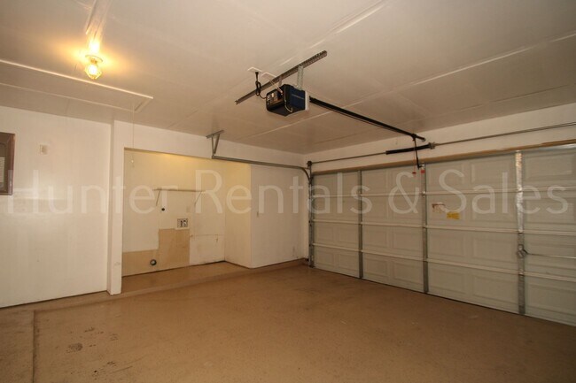 Building Photo - Spacious 4 bedroom in Goodnight Ranch
