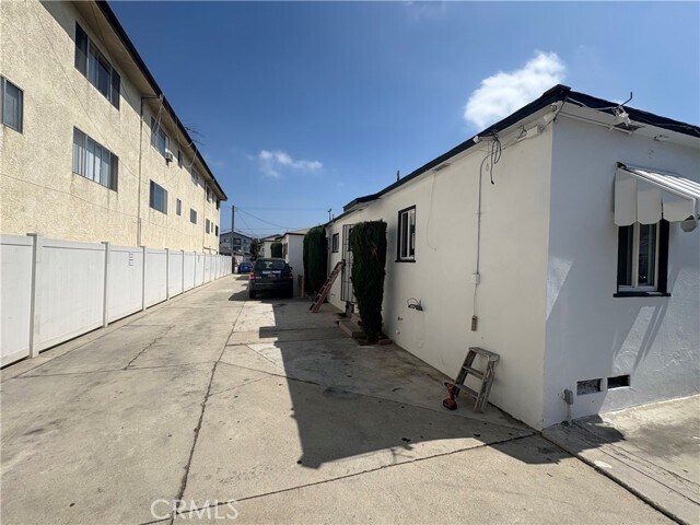 Building Photo - 4034 W 130th St