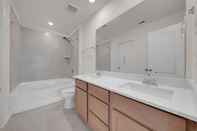 Building Photo - 4800 Sun Vida Ln