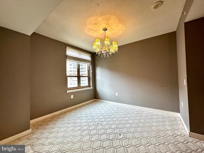 Building Photo - 888 N Quincy St