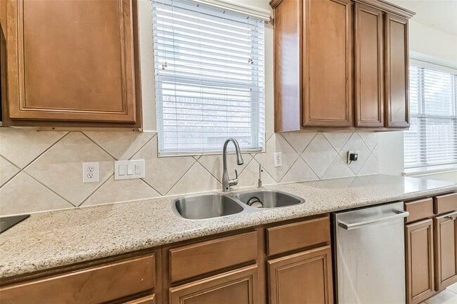Building Photo - 12935 Bedford Falls Dr