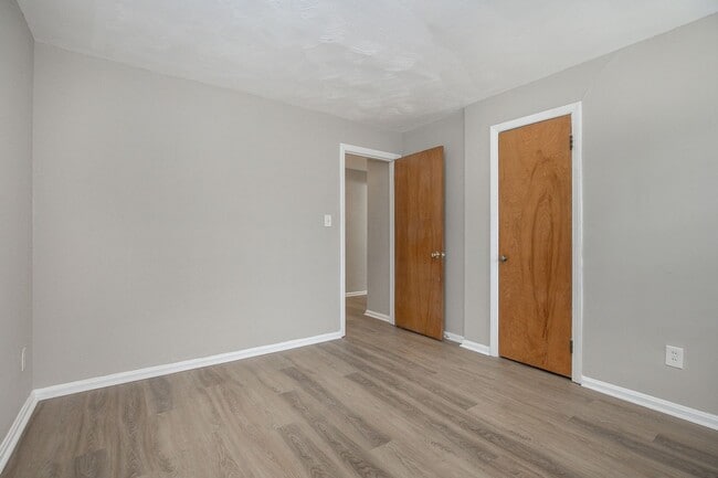 Building Photo - Spacious 3 bedroom/2 bath Cleveland Hts single family house!