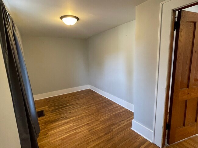 Building Photo - 10 S Preston St