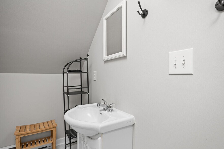 Building Photo - 848 Camp St