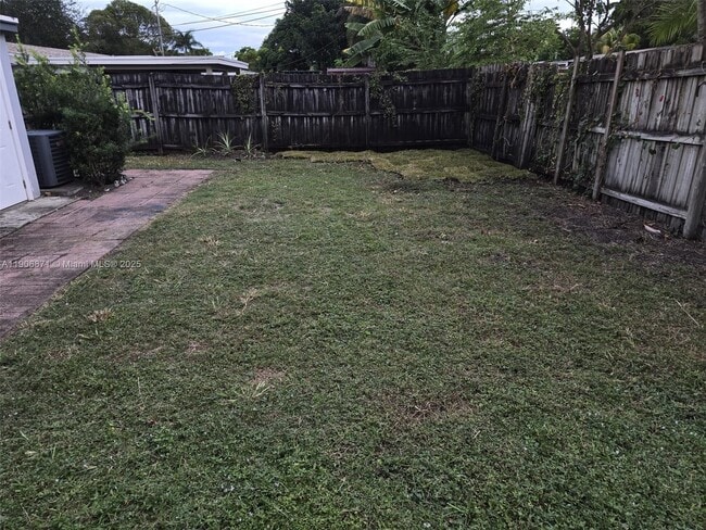 Building Photo - 5022 SW 93rd Ave